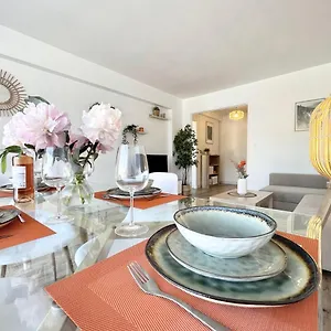 https://magnifique-appartement-antibes-centre-ville.fr-provencehotel.com
