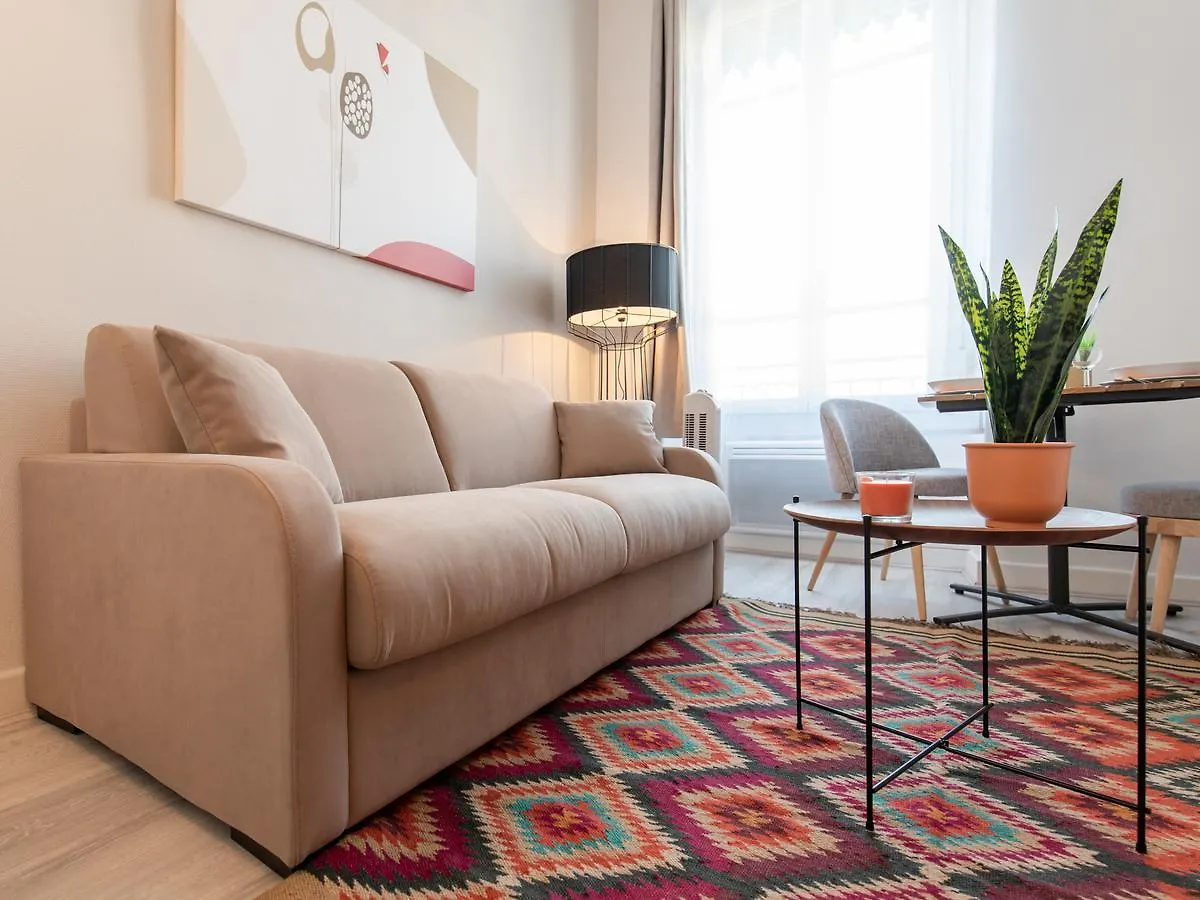Macé Studio Apartment Lyon 0*,  France